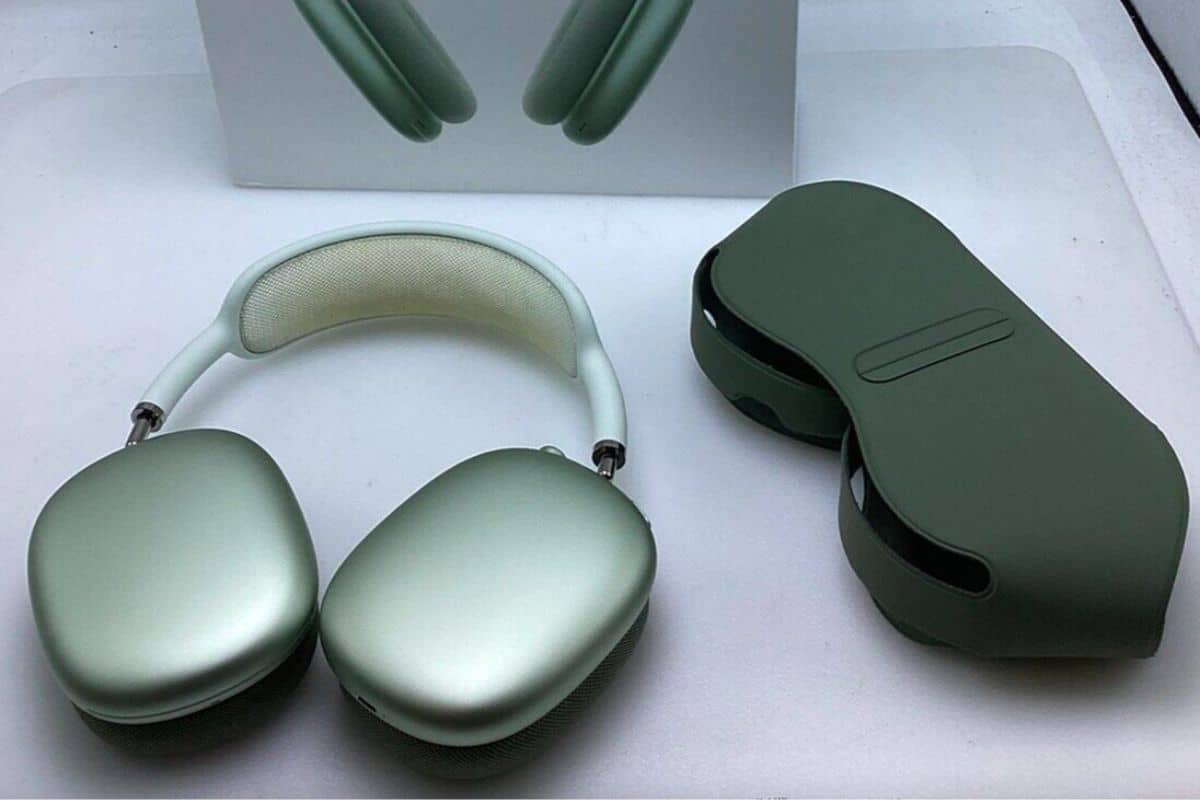 Apple AirPods Max with cover